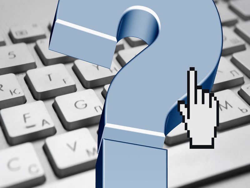 Das Bild zeigt eine Tastatur und ein blaues Fragezeichen.