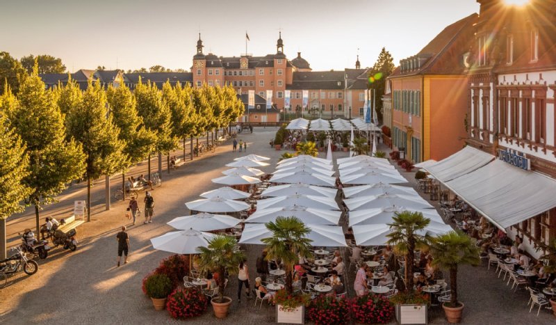 Schwetzingen Schlossplatz Blick zum Schloss